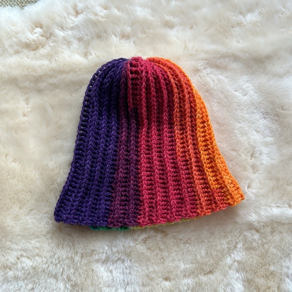 Kids OS Rainbow Beanie Handmade Beautiful Rainbow Ombré Pattern NWOT - Picture 3 of 10